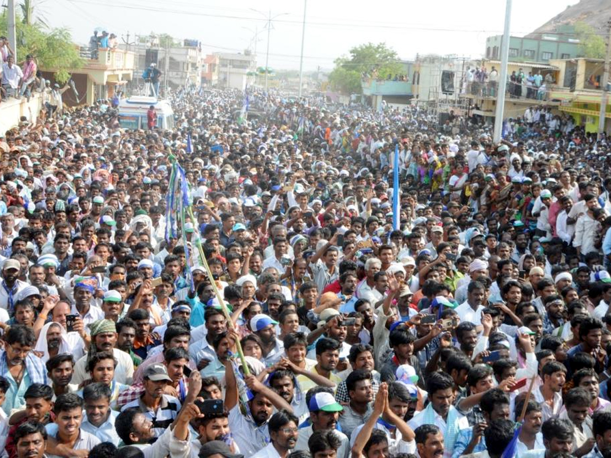 YS Jagan Public Meeting at Madakasira Photo Gallery - Sakshi8