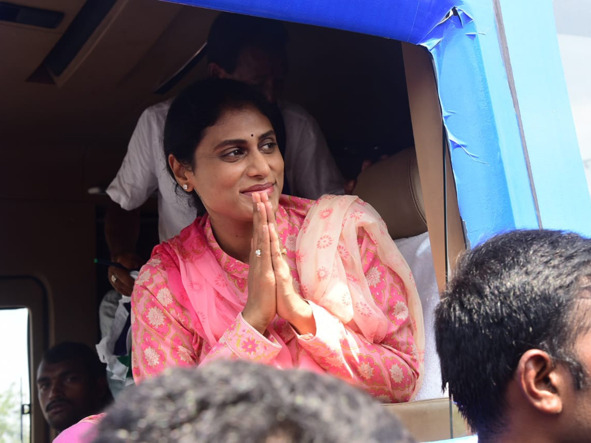 YS Sharmila Road Show in Guntur Photo Gallery - Sakshi1