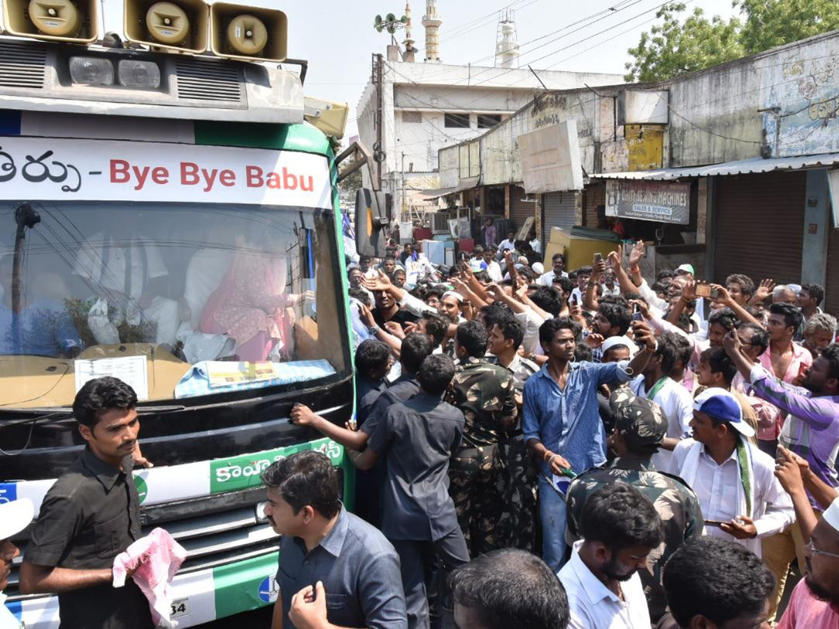 YS Sharmila Road Show in Guntur Photo Gallery - Sakshi2