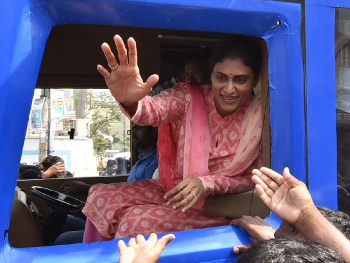 YS Sharmila Road Show in Guntur Photo Gallery - Sakshi6