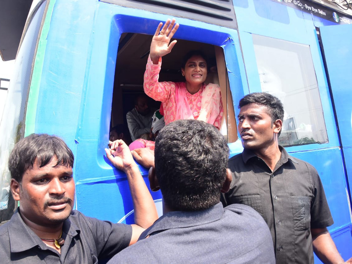 YS Sharmila Road Show in Guntur Photo Gallery - Sakshi7