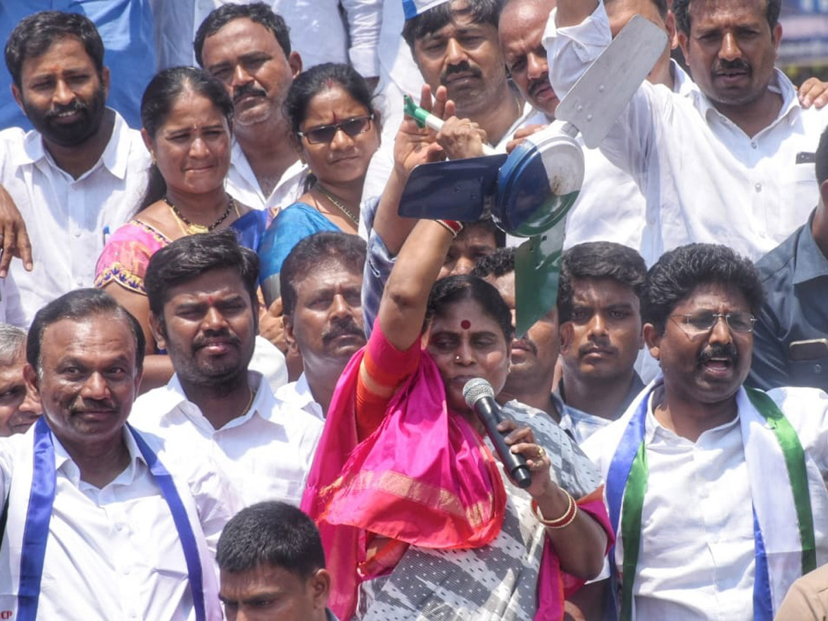 YS Vijayamma Public Meeting at Yerragondapalem Photo Gallery - Sakshi13