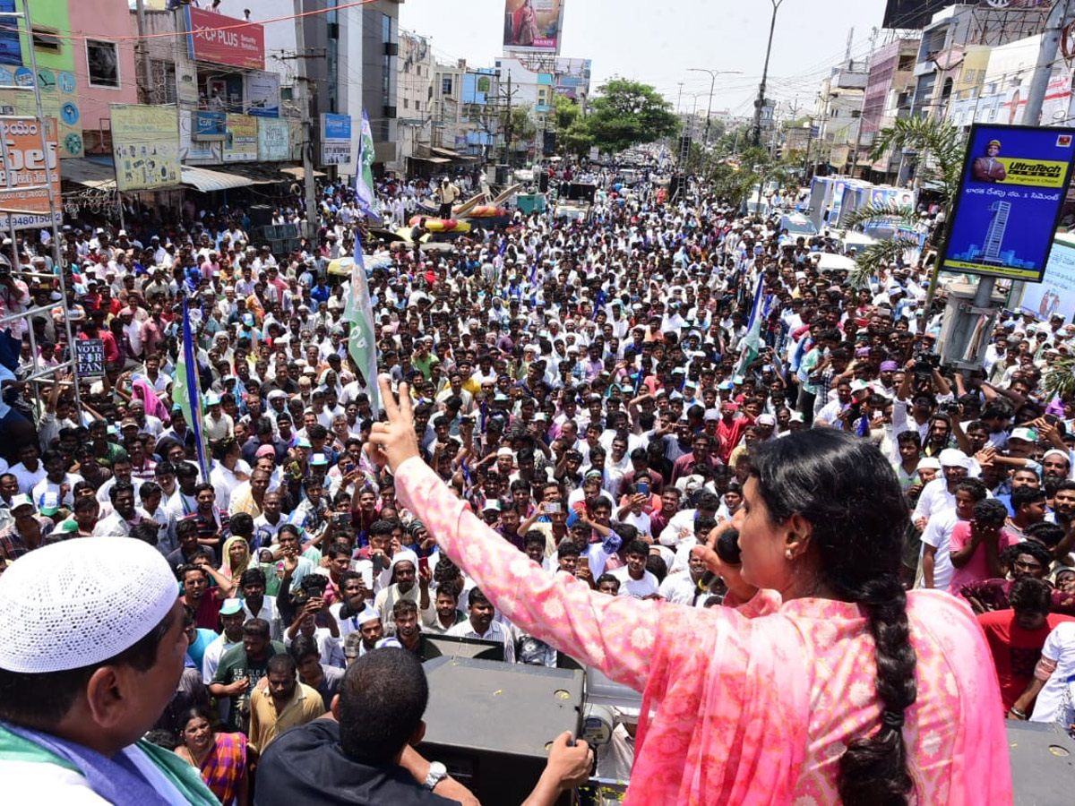 Ys Sharmila Bus Yatra in Guntur Photo Gallery - Sakshi8