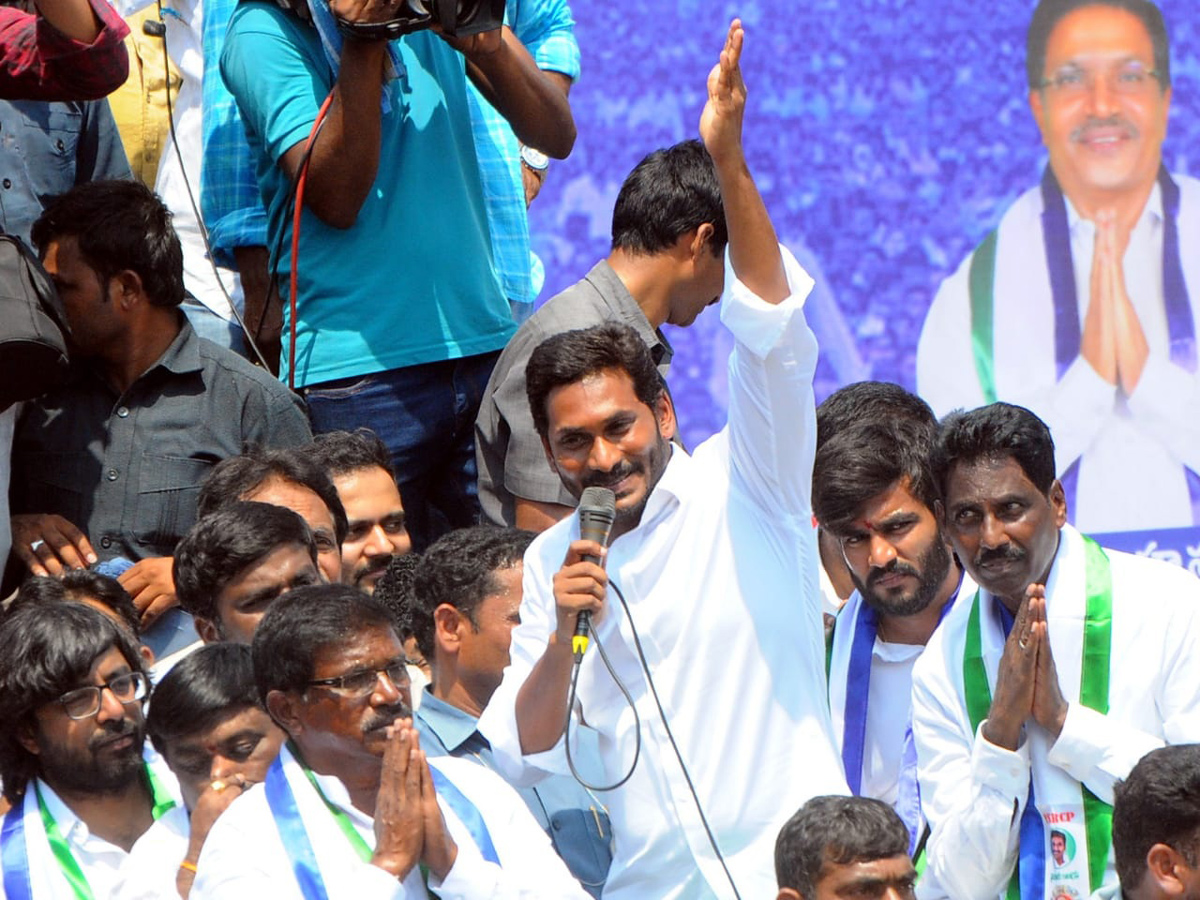 ys jagan election meeting In Nandikotkur Photo Gallery - Sakshi3