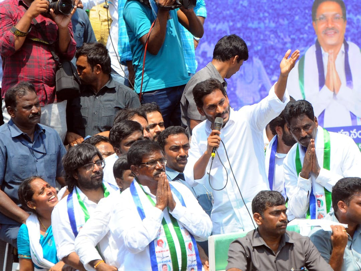 ys jagan election meeting In Nandikotkur Photo Gallery - Sakshi14