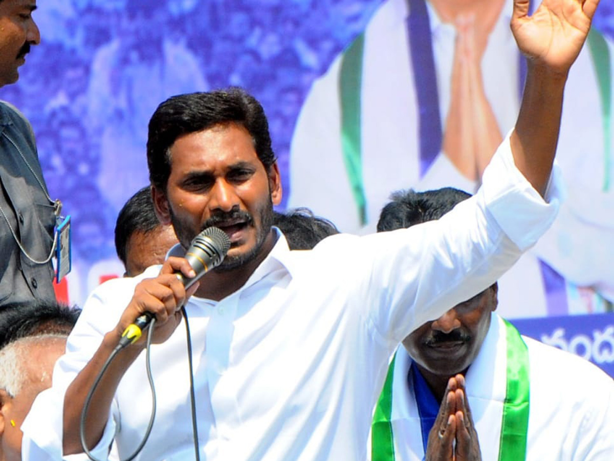 ys jagan election meeting In Nandikotkur Photo Gallery - Sakshi15