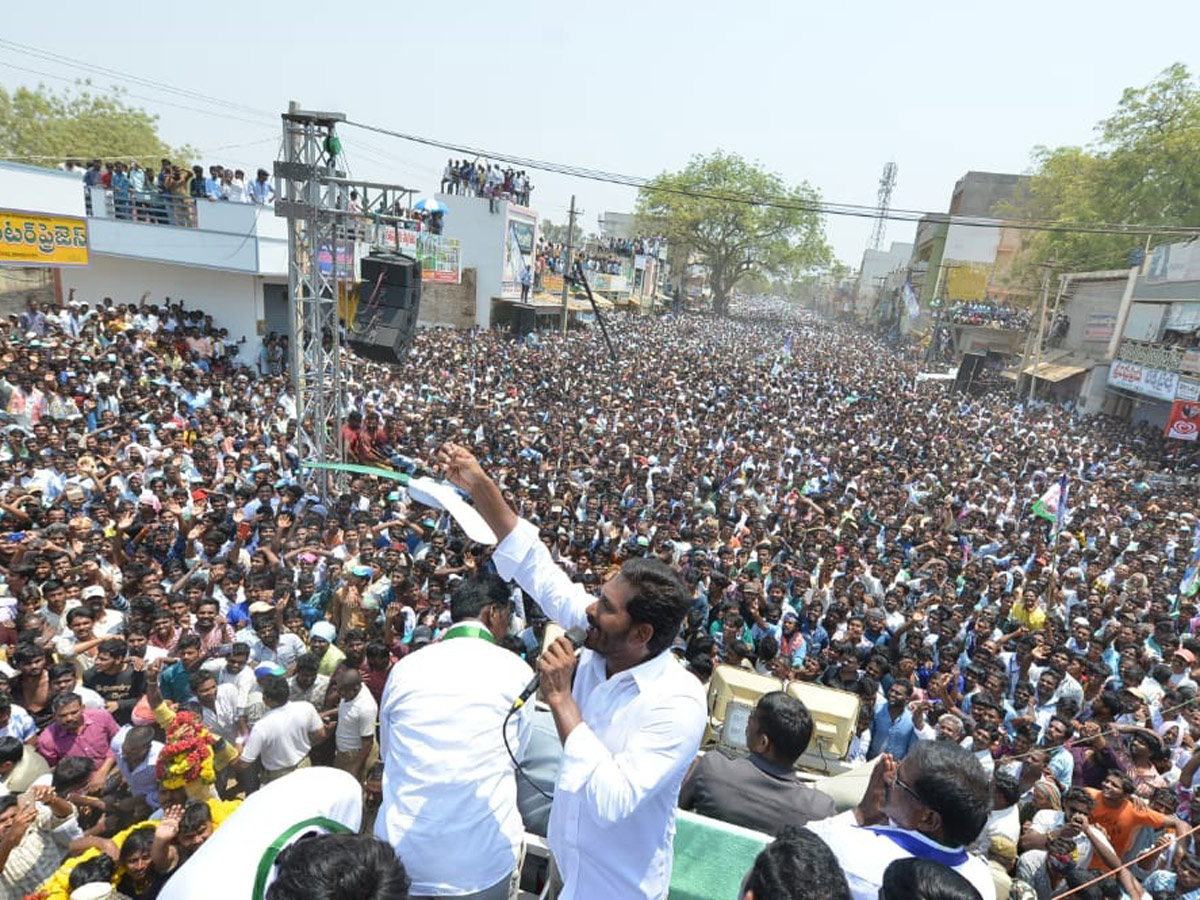 ys jagan election meeting In Nandikotkur Photo Gallery - Sakshi6