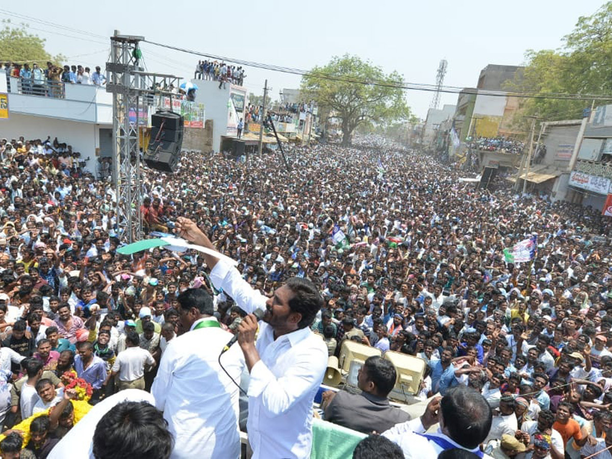 ys jagan election meeting In Nandikotkur Photo Gallery - Sakshi9