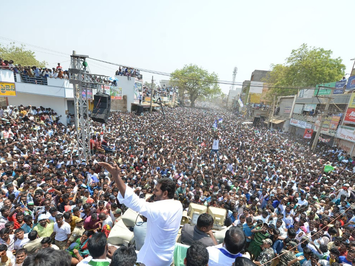 ys jagan election meeting In Nandikotkur Photo Gallery - Sakshi10