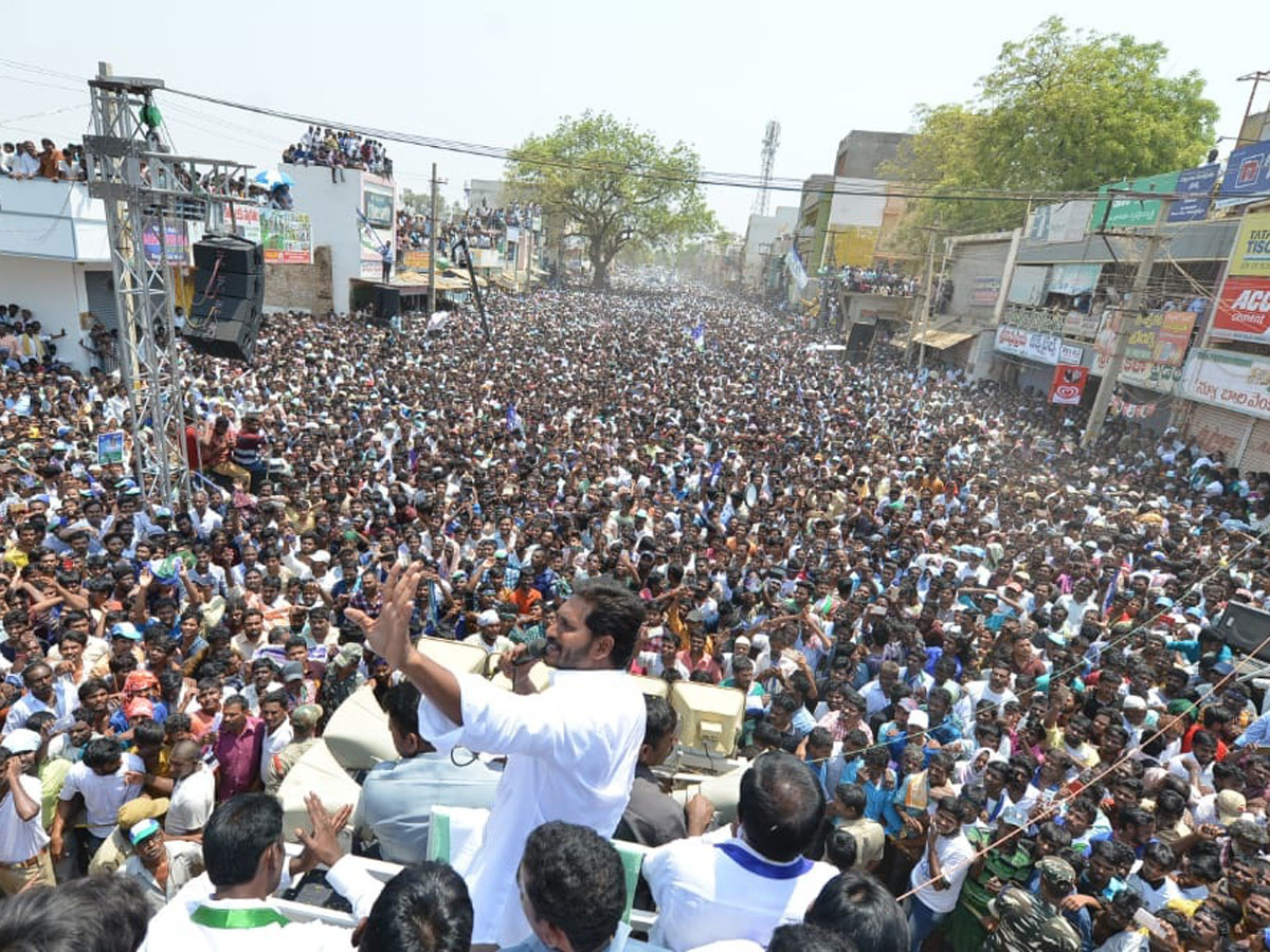 ys jagan election meeting In Nandikotkur Photo Gallery - Sakshi11