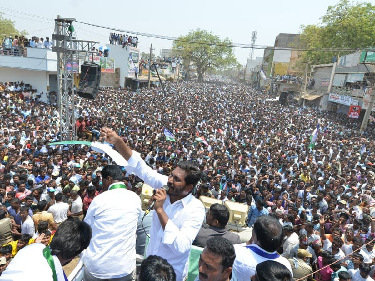 ys jagan election meeting In Nandikotkur Photo Gallery - Sakshi12