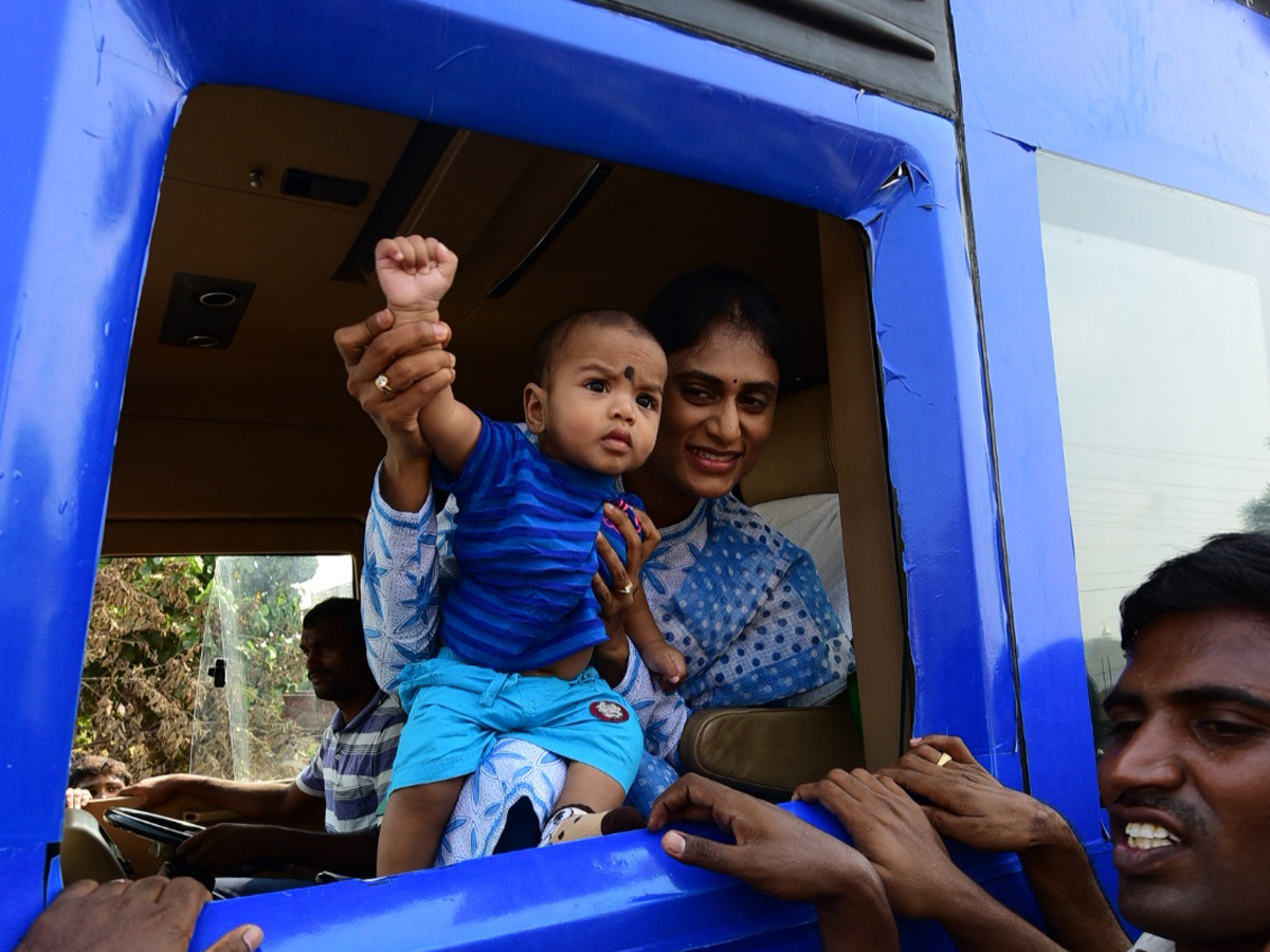 ys sharmila Bus Yatra in Guntur - Sakshi8