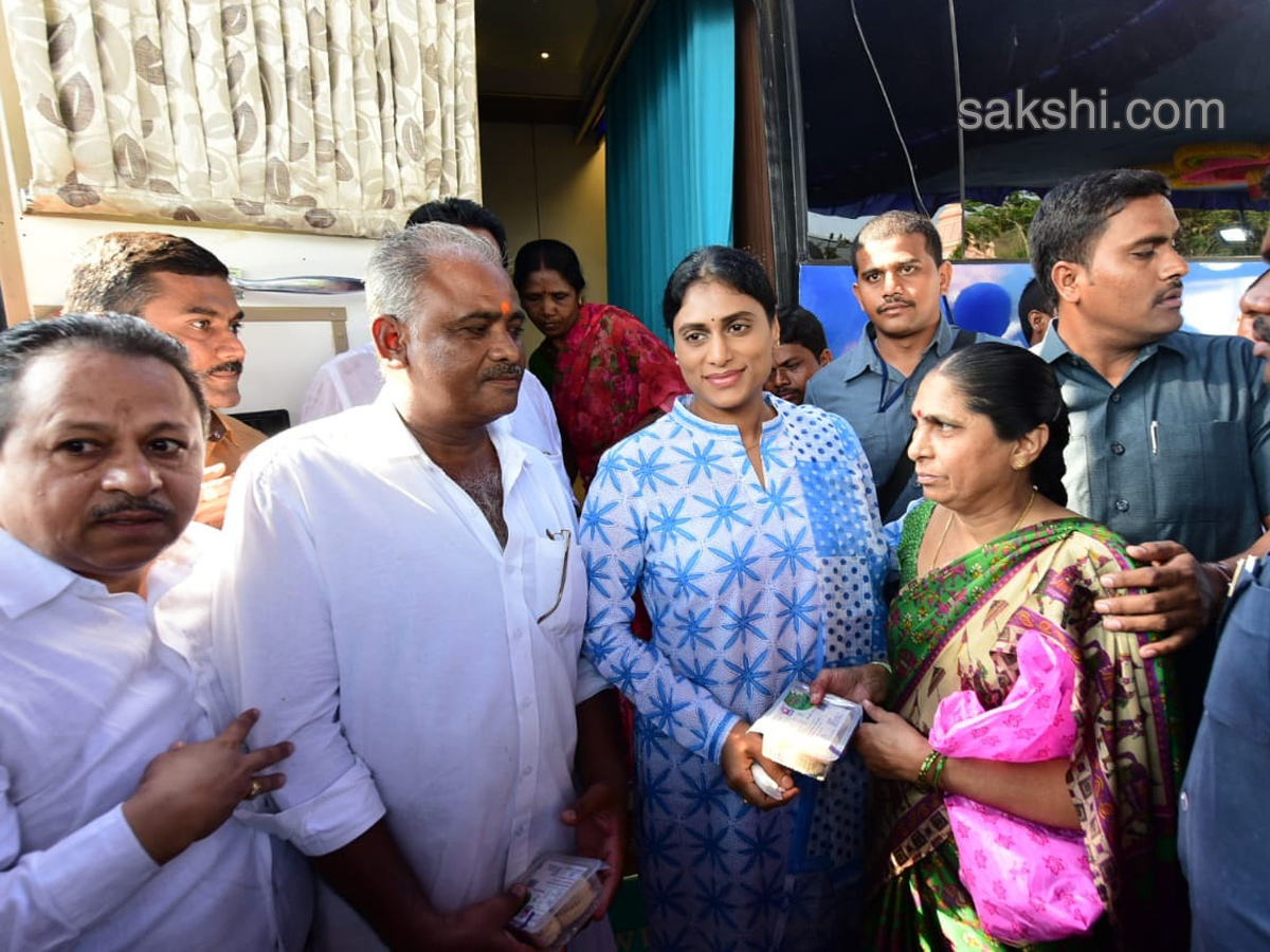 ys sharmila Bus Yatra in Guntur - Sakshi13