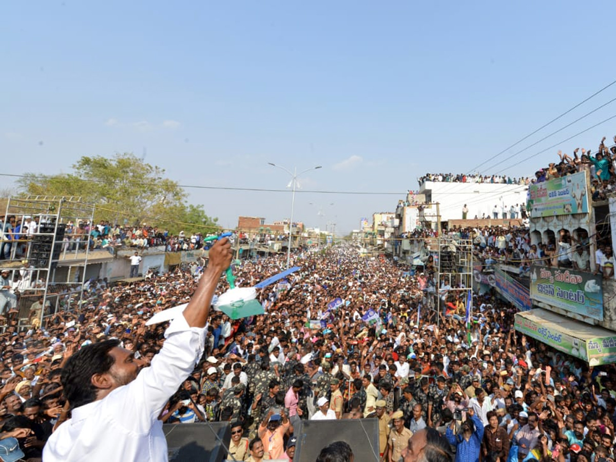 YS Jagan Mohan Reddy meeting At Giddalur Photo Gallery - Sakshi7