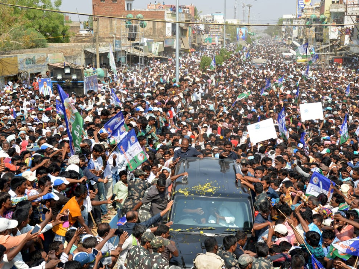 YS Jagan Mohan Reddy meeting At Giddalur Photo Gallery - Sakshi10