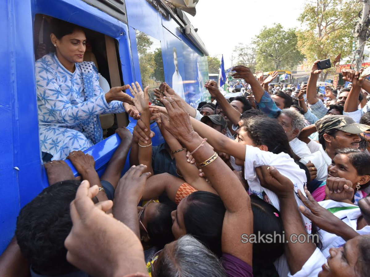 ys sharmila Bus Yatra in Guntur - Sakshi1