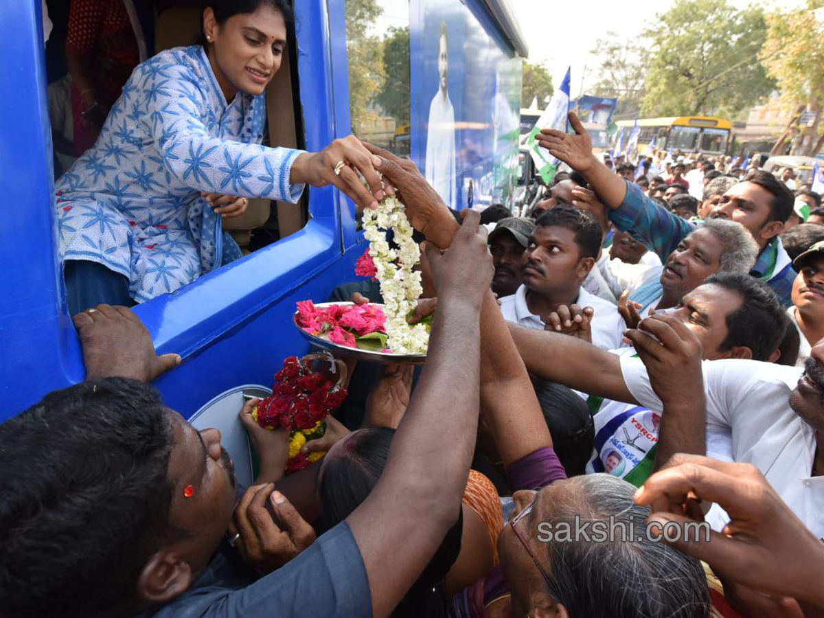 ys sharmila Bus Yatra in Guntur - Sakshi4