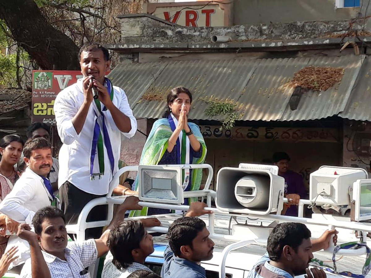 YS Bharathi Reddy Election Campaign In Jammalamadugu Photo Gallery - Sakshi6