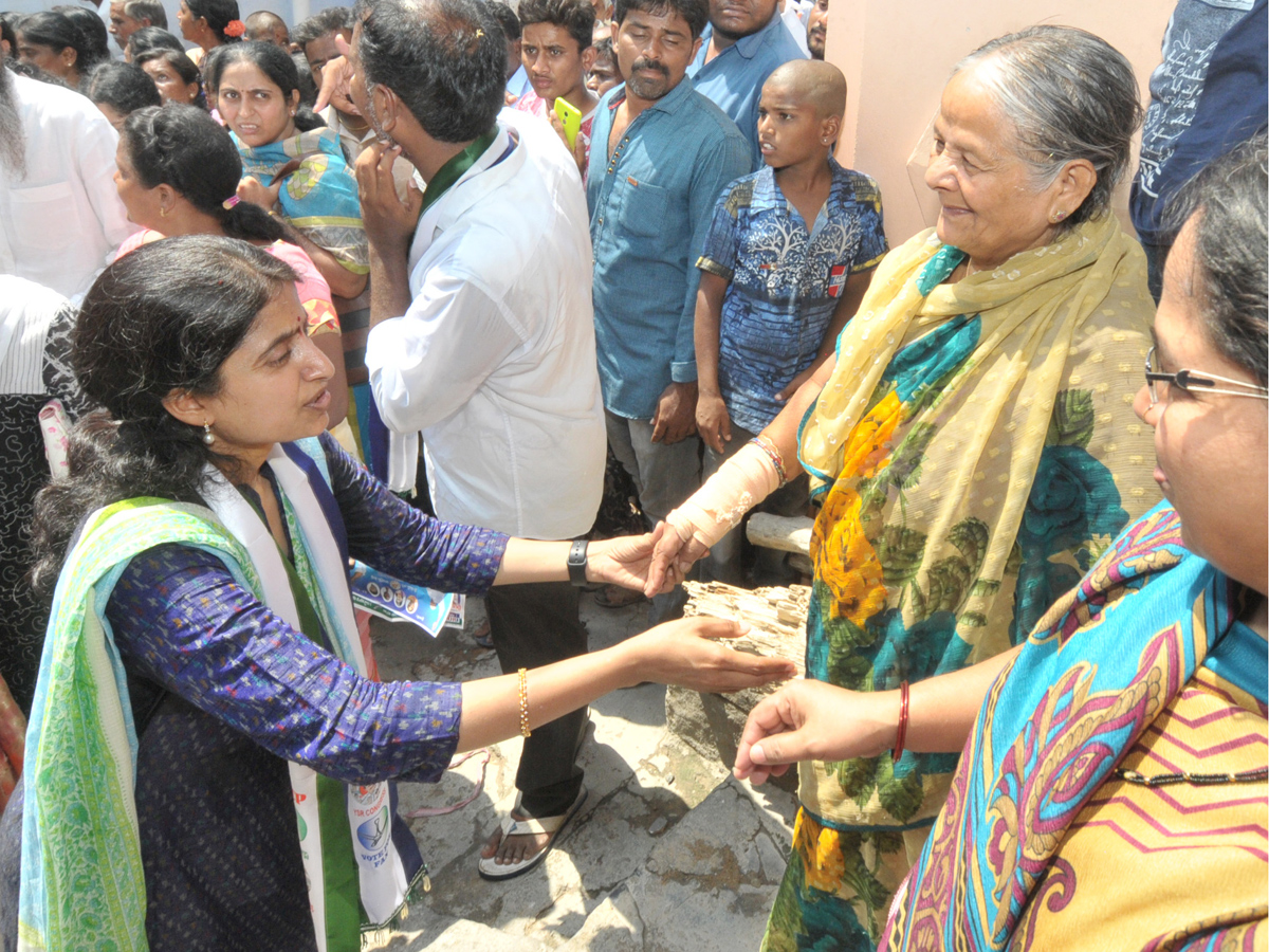 YS Bharathi Reddy Election Campaign In Jammalamadugu Photo Gallery - Sakshi11