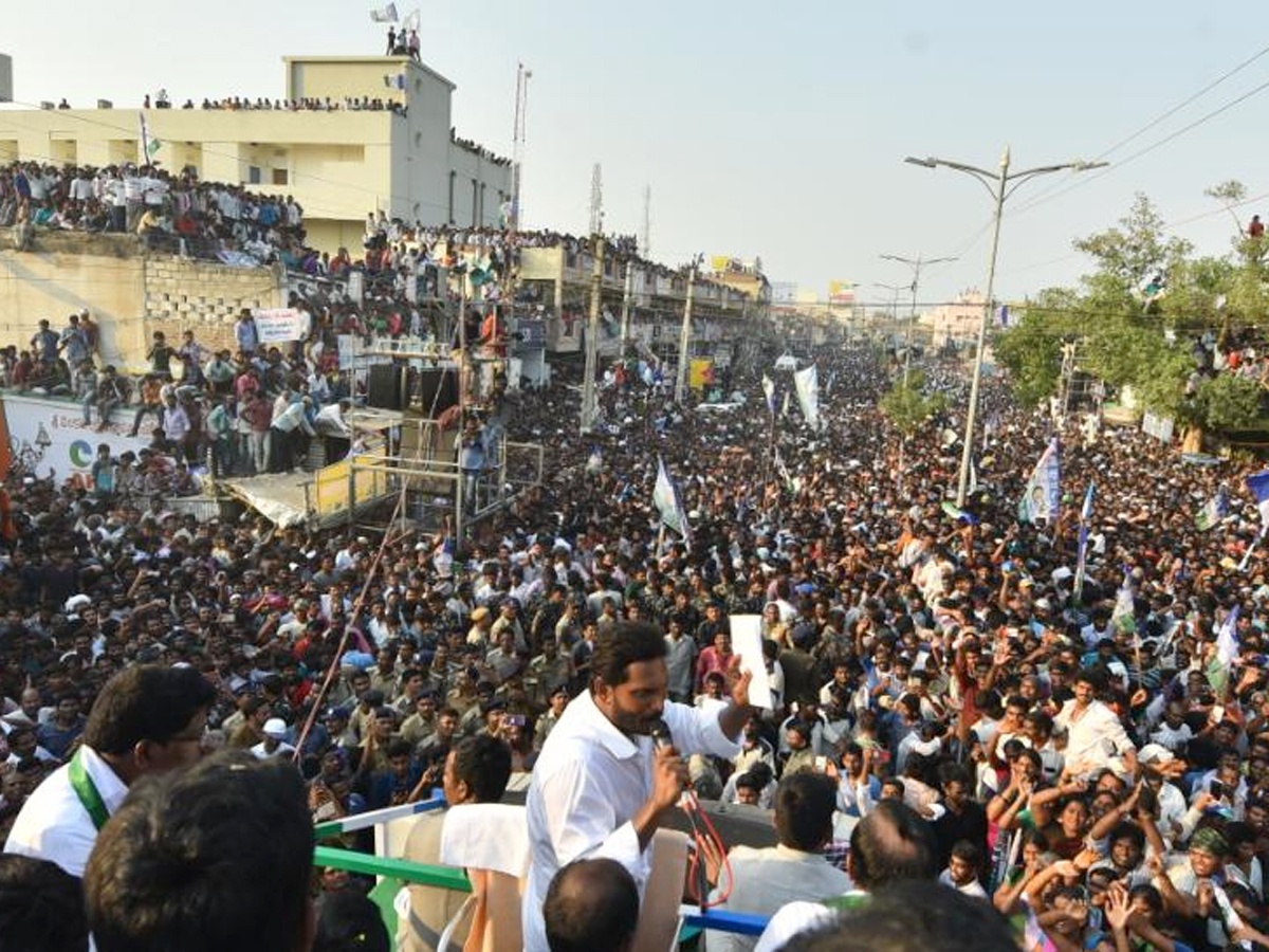 YS jagan public meeting at darsi Photo Gallery - Sakshi2