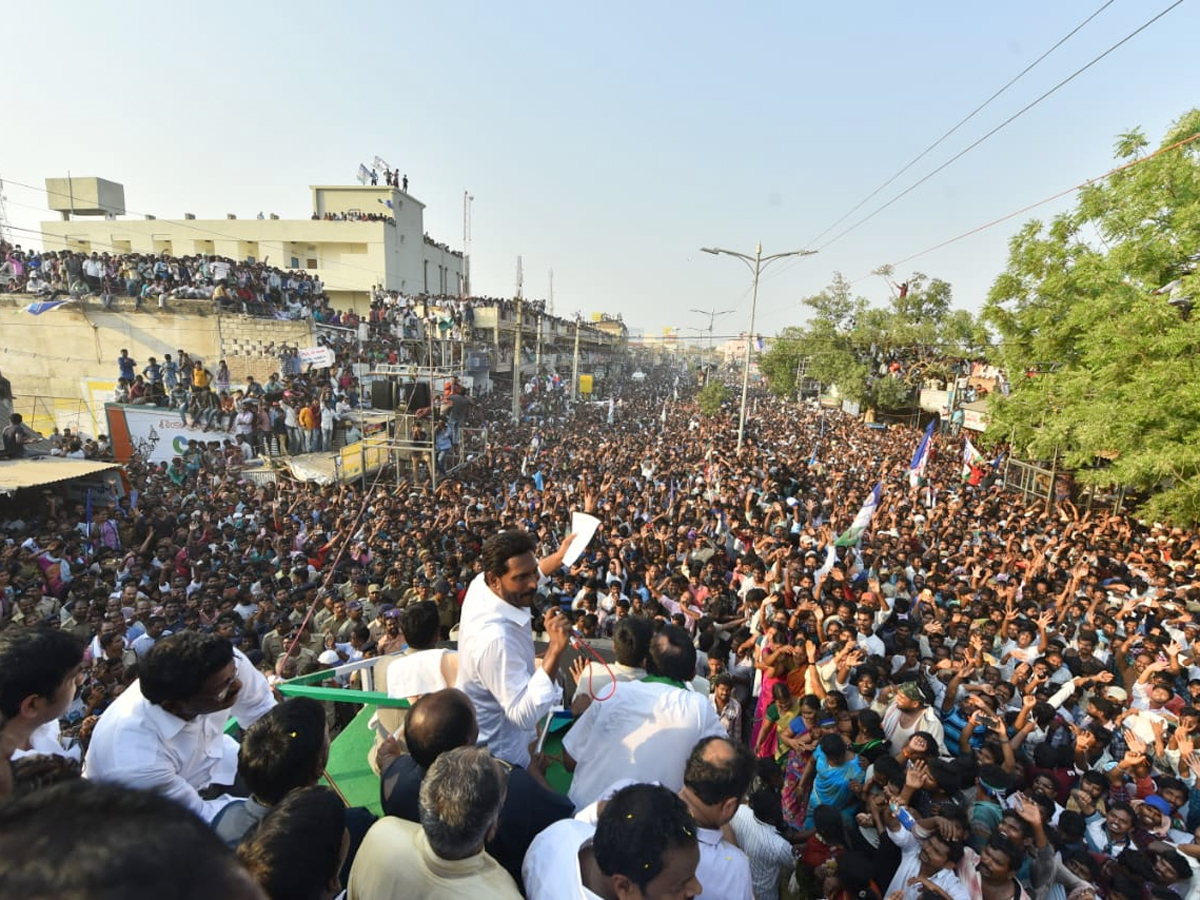 YS jagan public meeting at darsi Photo Gallery - Sakshi6