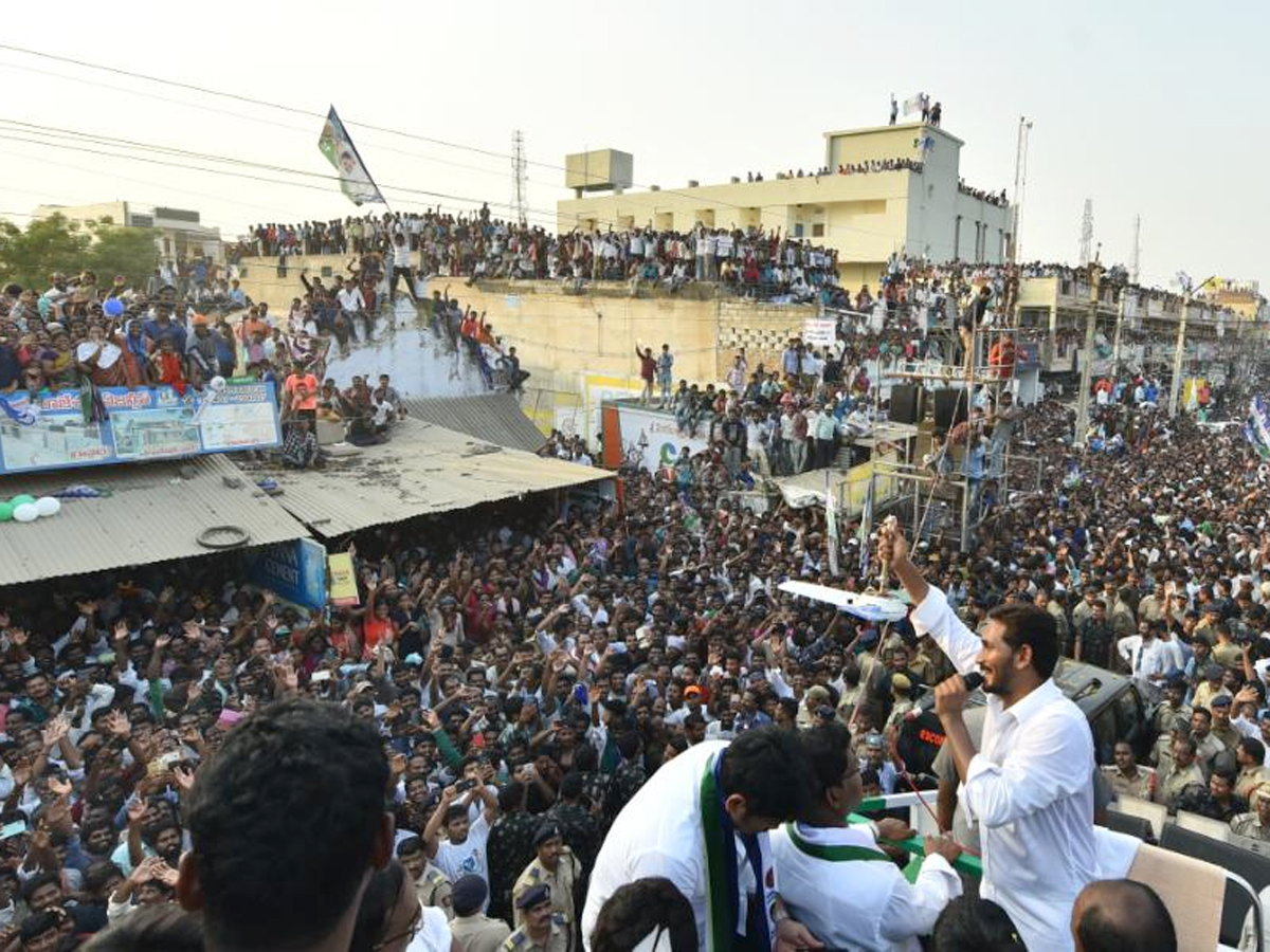 YS jagan public meeting at darsi Photo Gallery - Sakshi7