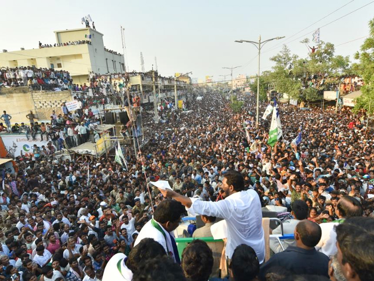 YS jagan public meeting at darsi Photo Gallery - Sakshi9