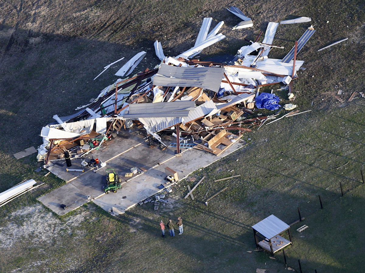 Alabama Tornadoes in Lee County Photo Gallery - Sakshi1