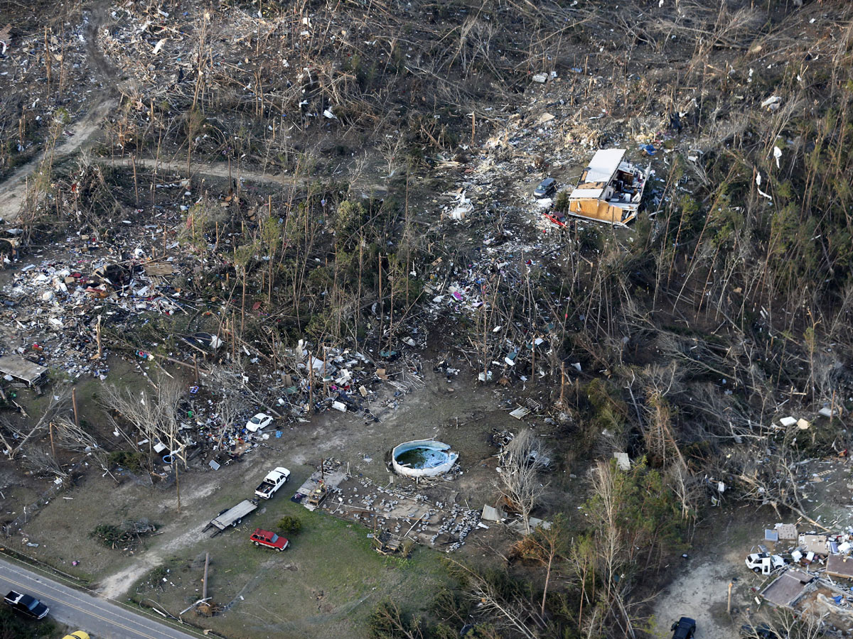 Alabama Tornadoes in Lee County Photo Gallery - Sakshi8