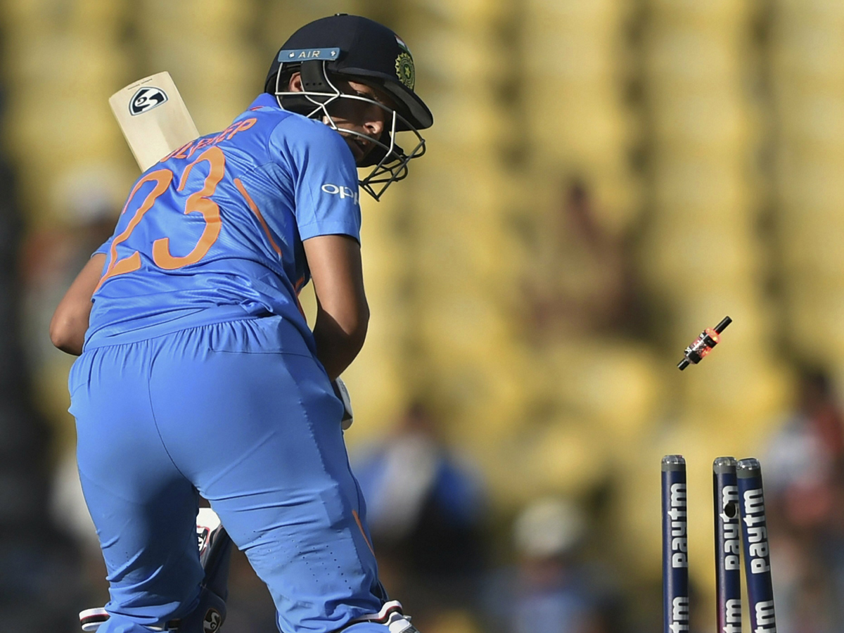 India clinch 8 run win in a thriller at Nagpur  - Sakshi16