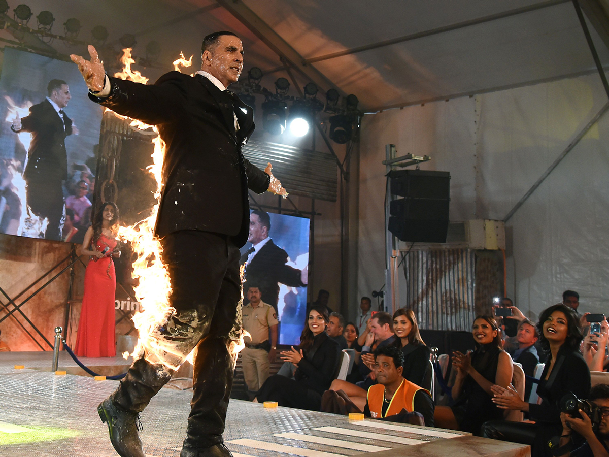 Akshay Kumar sets himself on fire Photo Gallery - Sakshi4