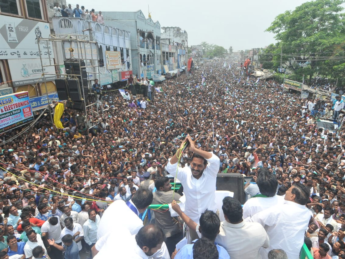 YS Jagan Public Meeting At Srungavarapukota Photo Gallery - Sakshi2