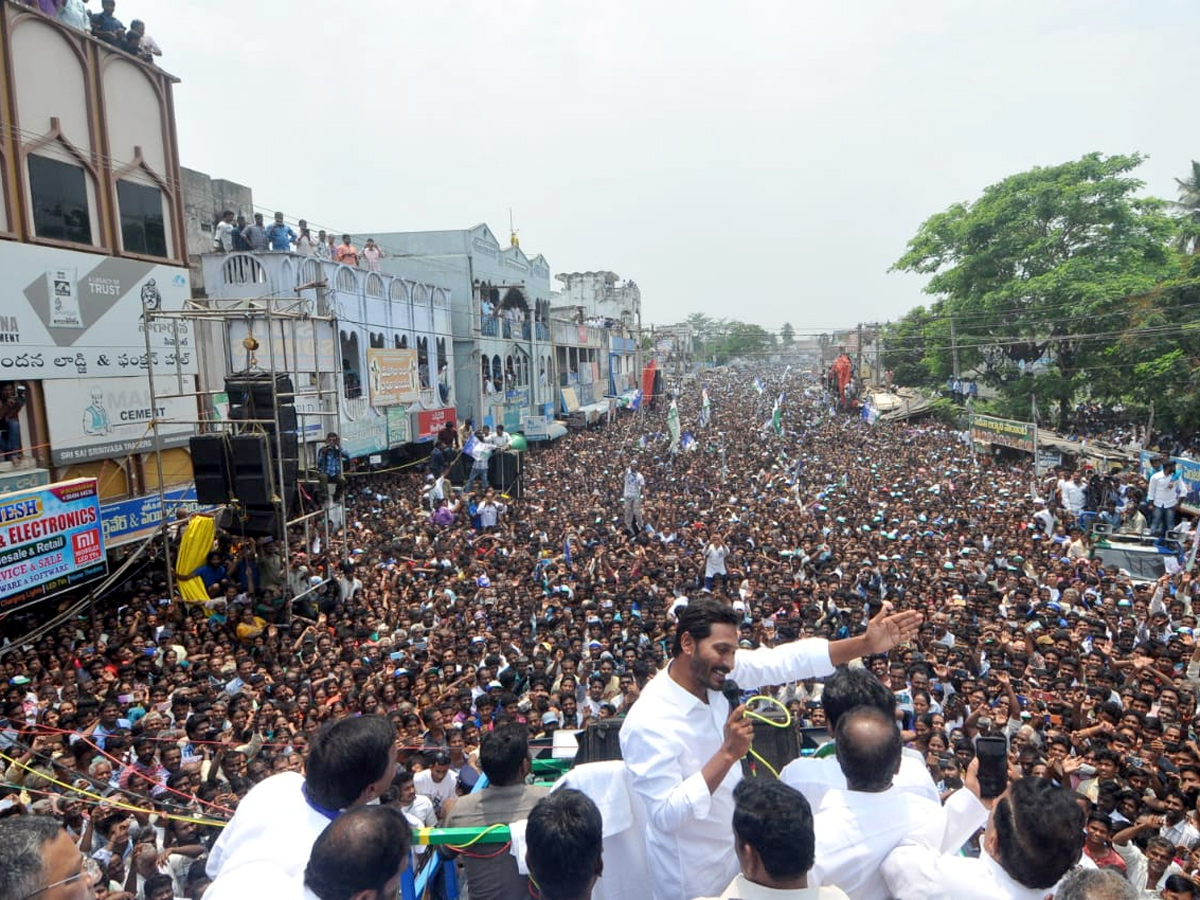 YS Jagan Public Meeting At Srungavarapukota Photo Gallery - Sakshi3