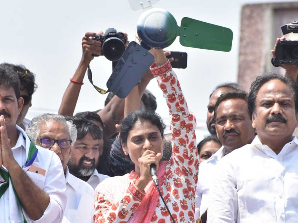 YS Sharmila Speech In Ponnuru Public Meeting Photo Gallery - Sakshi6