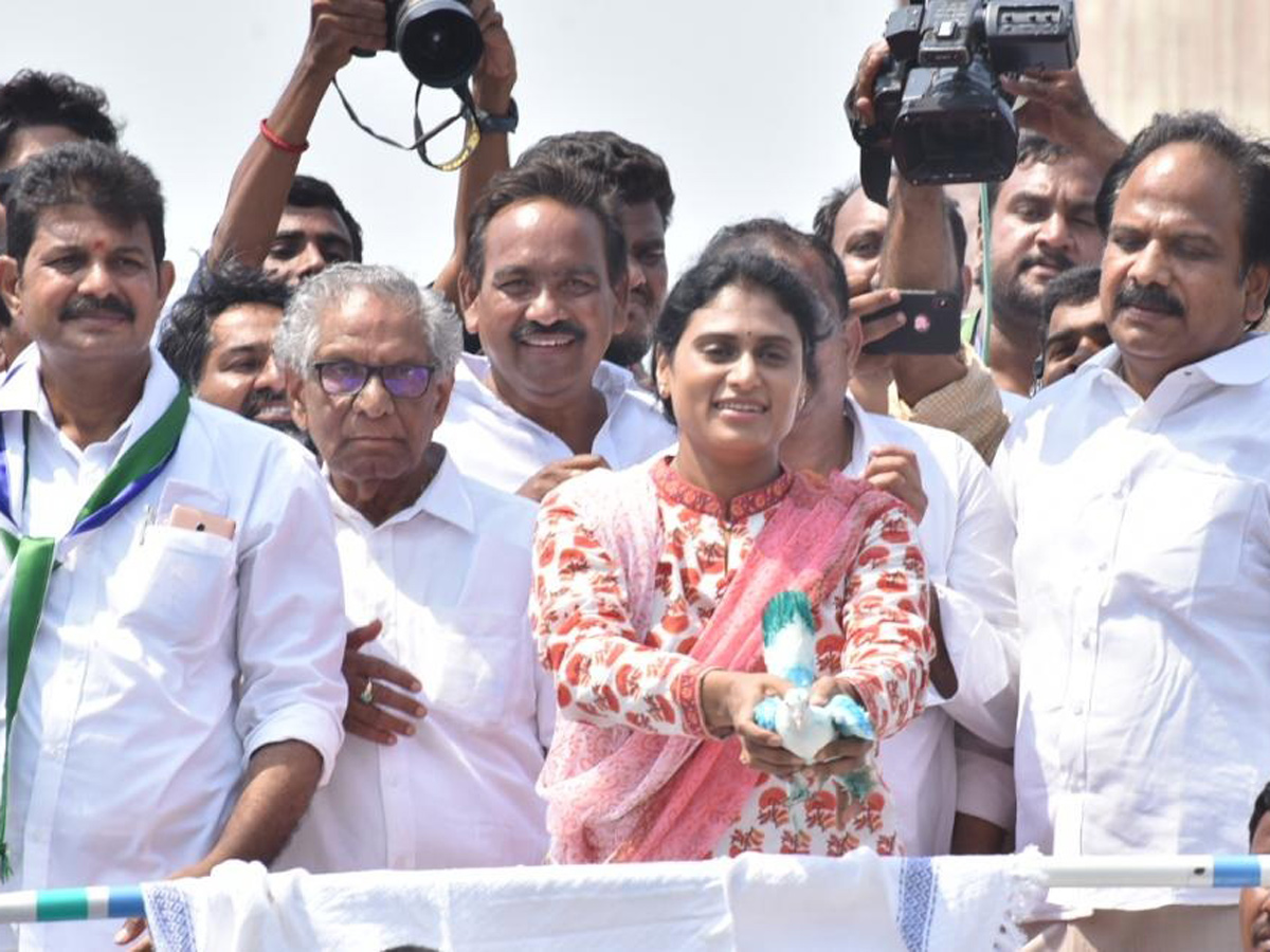 YS Sharmila Speech In Ponnuru Public Meeting Photo Gallery - Sakshi8