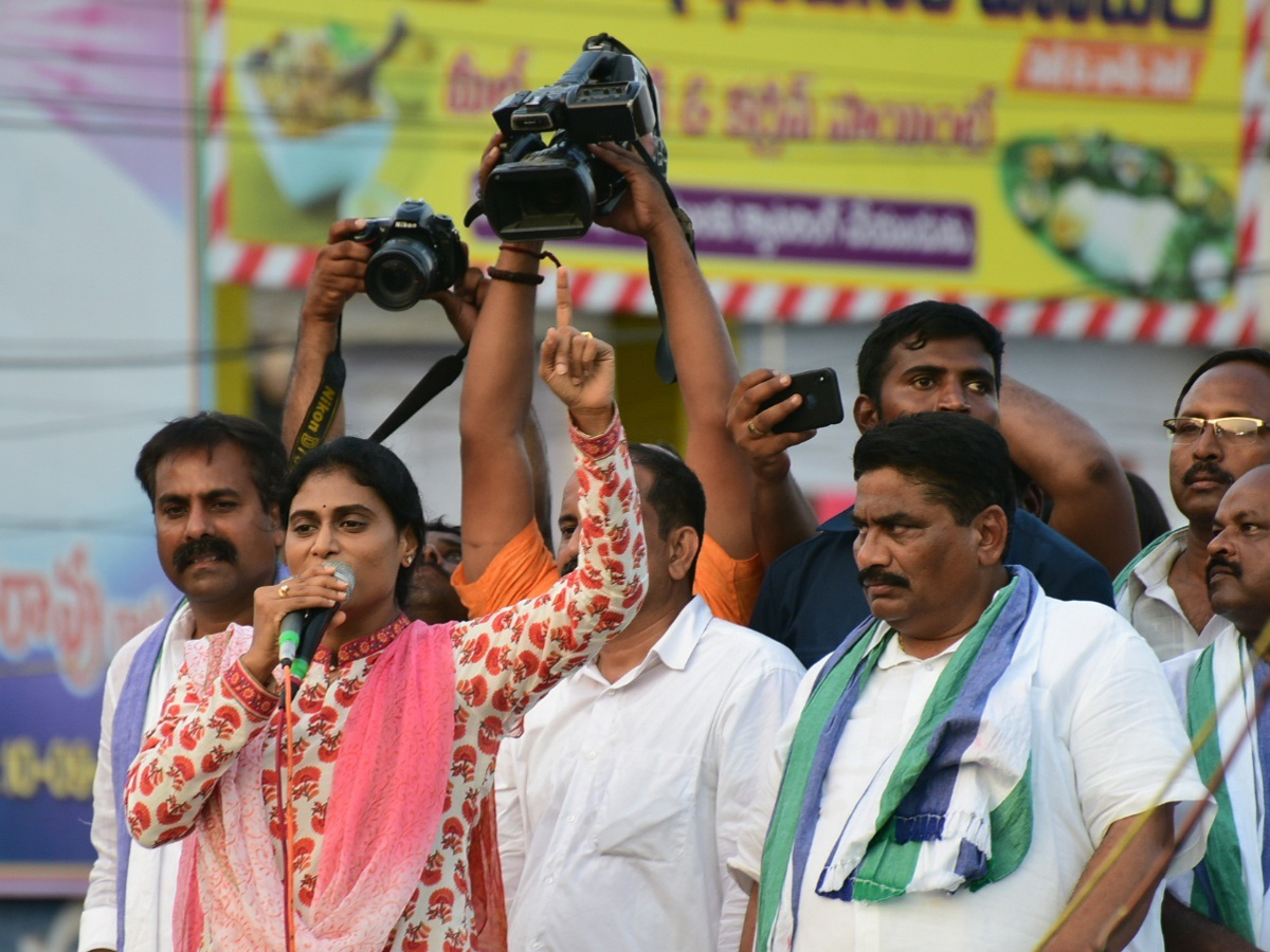 YS Sharmila Speech In Tenali Public Meeting Photo Gallery - Sakshi2