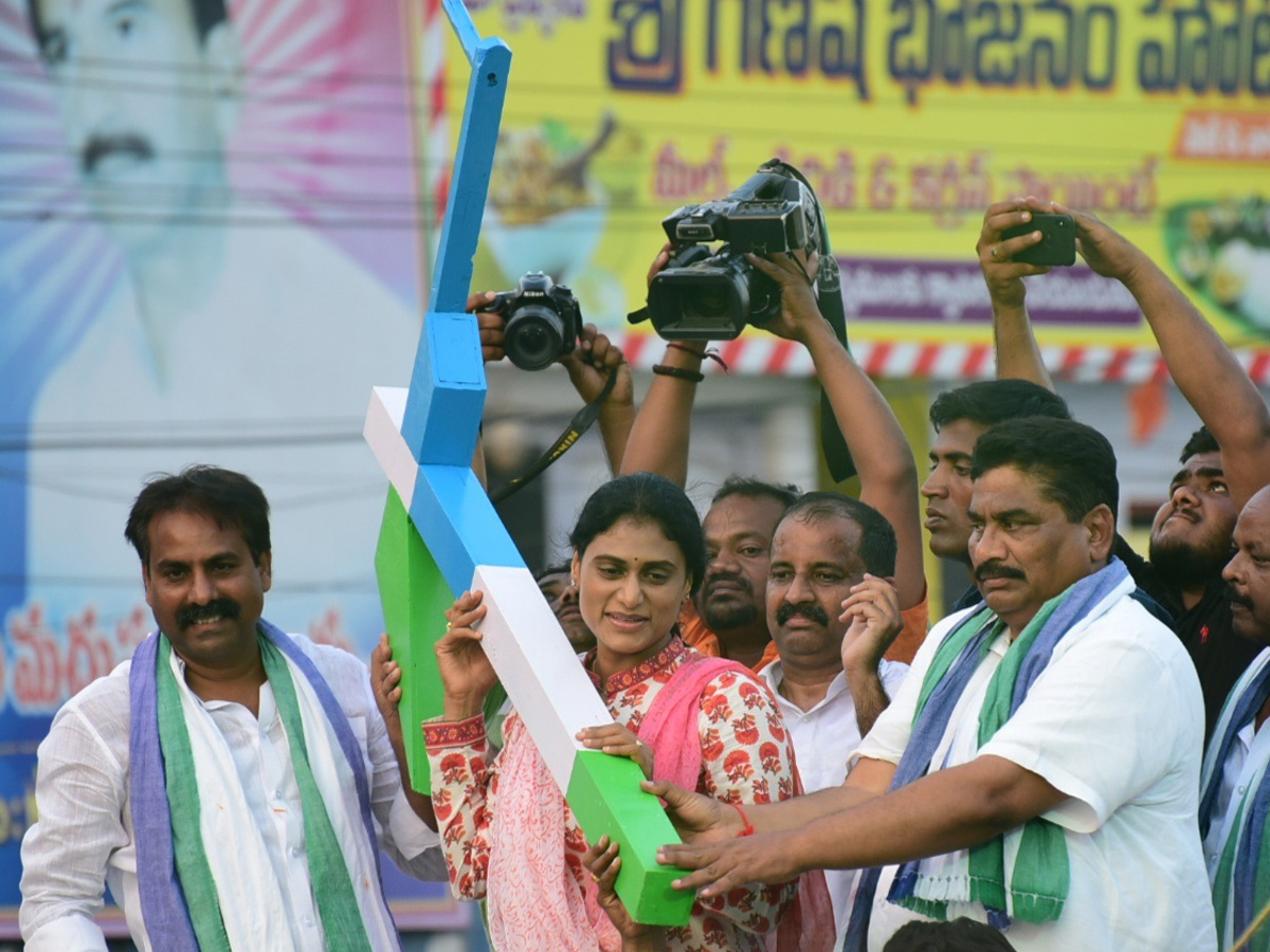 YS Sharmila Speech In Tenali Public Meeting Photo Gallery - Sakshi3