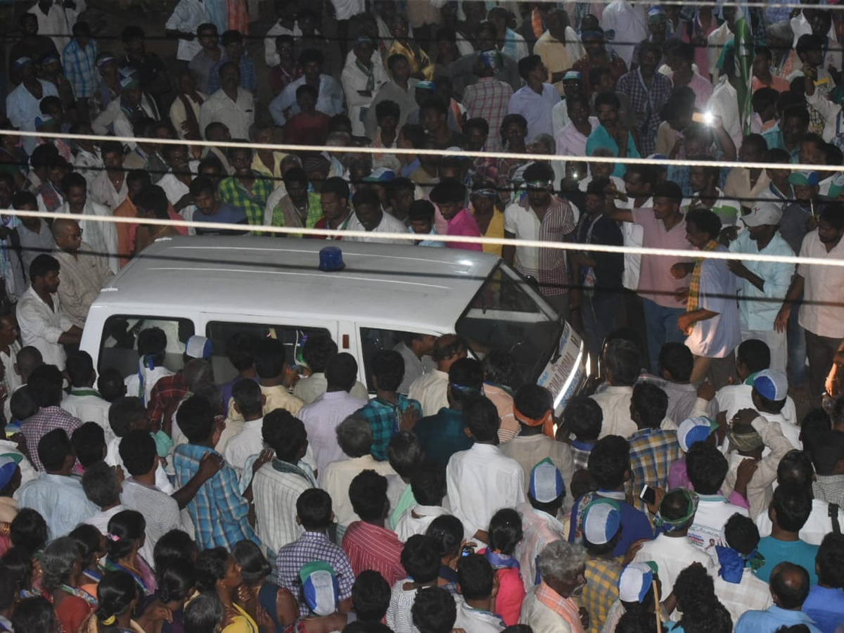 YS Vijayamma Public Meeting at Regidi Photo Gallery - Sakshi3