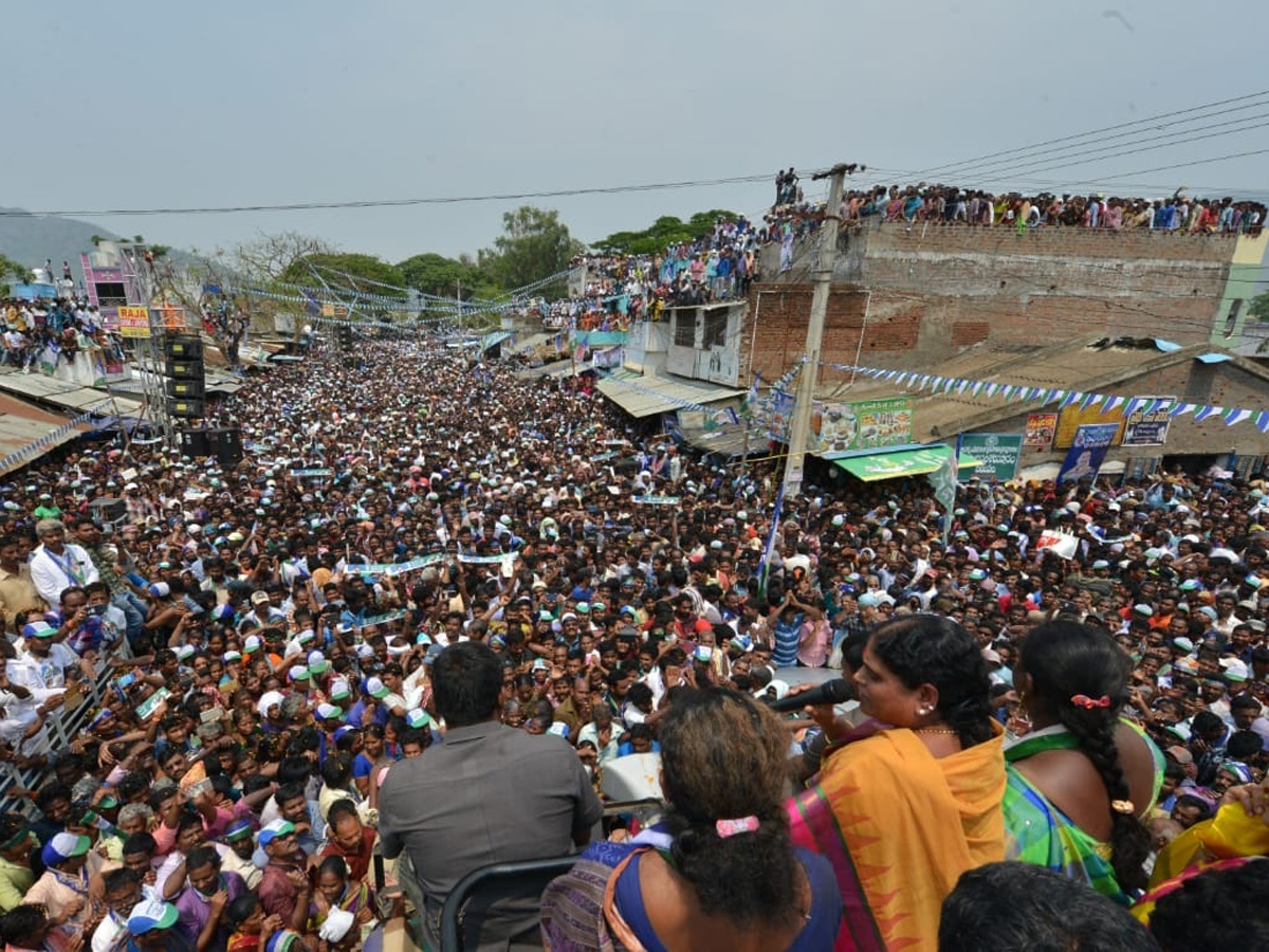 YS Vijayamma Public Meeting at Srikakulam District Photo Gallery - Sakshi1