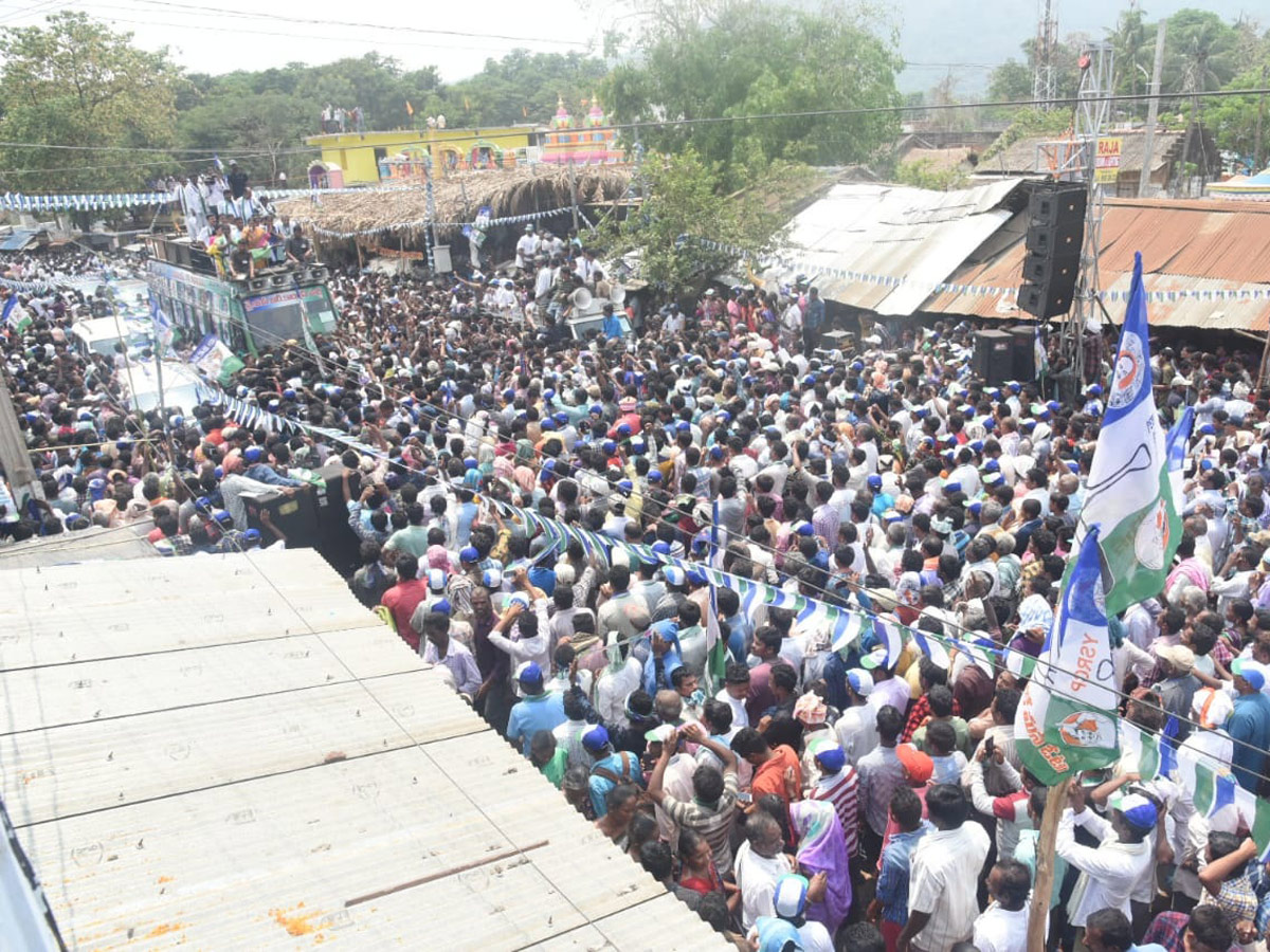 YS Vijayamma Public Meeting at Srikakulam District Photo Gallery - Sakshi11