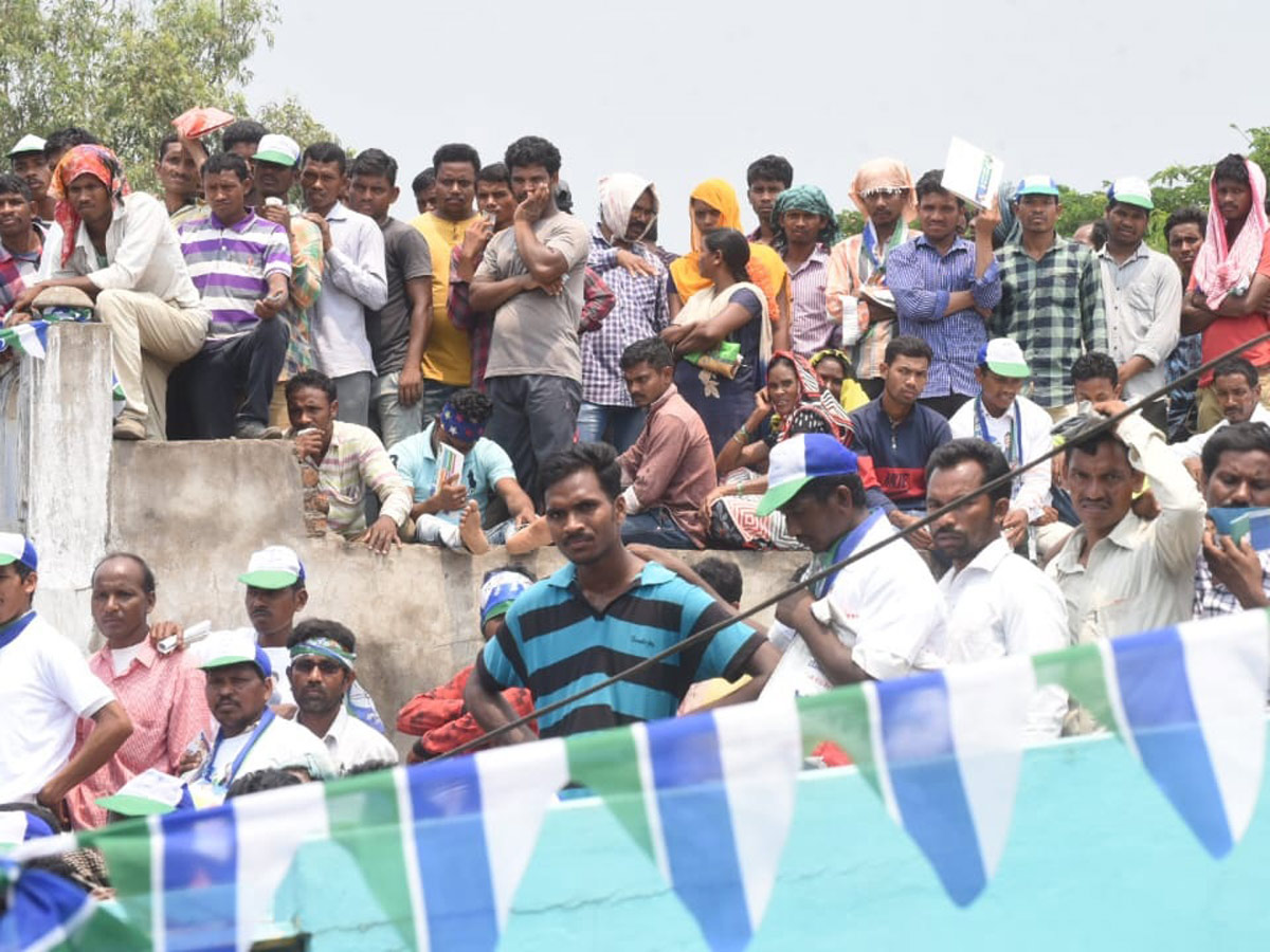 YS Vijayamma Public Meeting at Srikakulam District Photo Gallery - Sakshi12