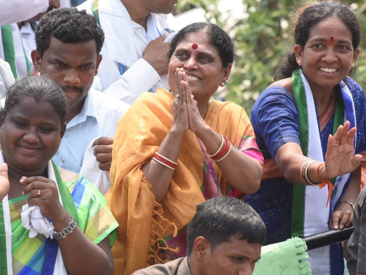 YS Vijayamma Public Meeting at Srikakulam District Photo Gallery - Sakshi13