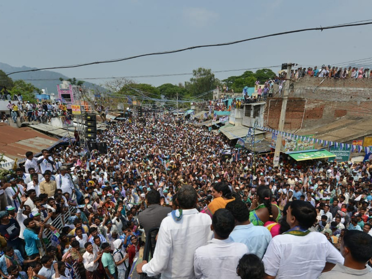 YS Vijayamma Public Meeting at Srikakulam District Photo Gallery - Sakshi2