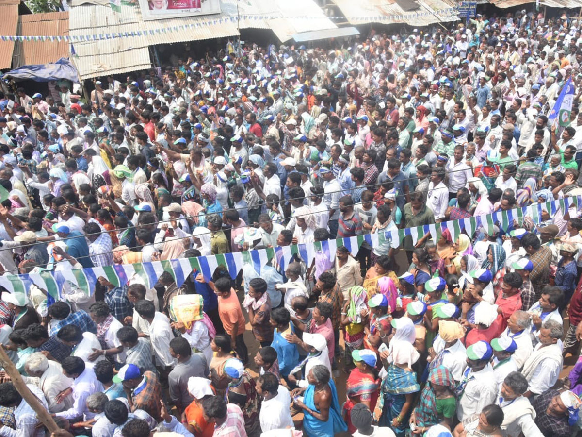 YS Vijayamma Public Meeting at Srikakulam District Photo Gallery - Sakshi5