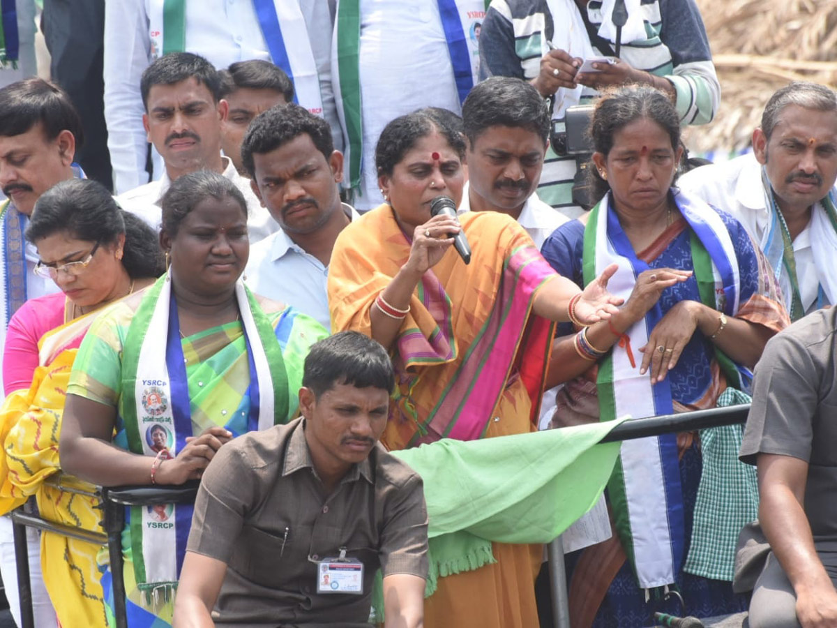 YS Vijayamma Public Meeting at Srikakulam District Photo Gallery - Sakshi6