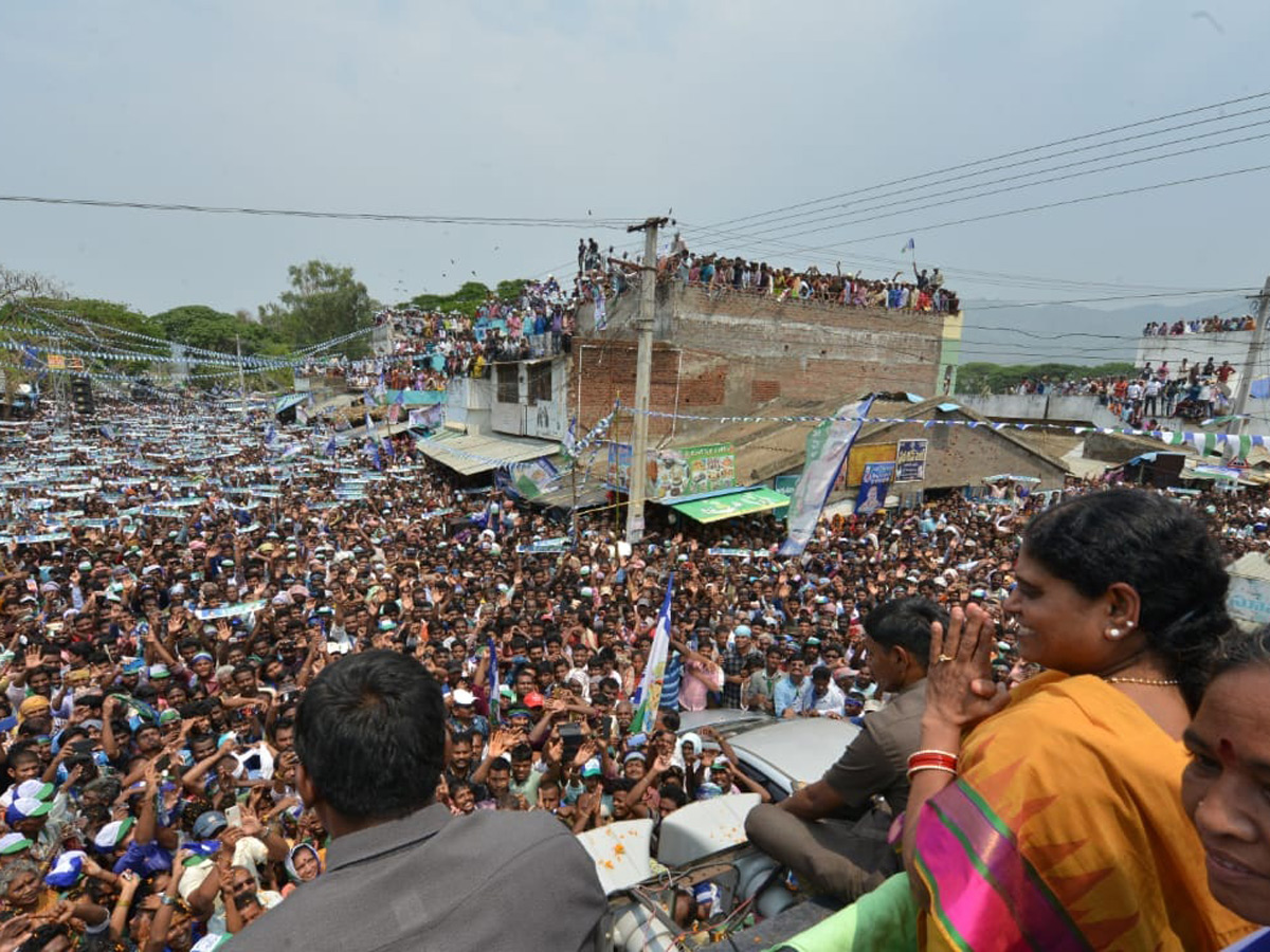 YS Vijayamma Public Meeting at Srikakulam District Photo Gallery - Sakshi8