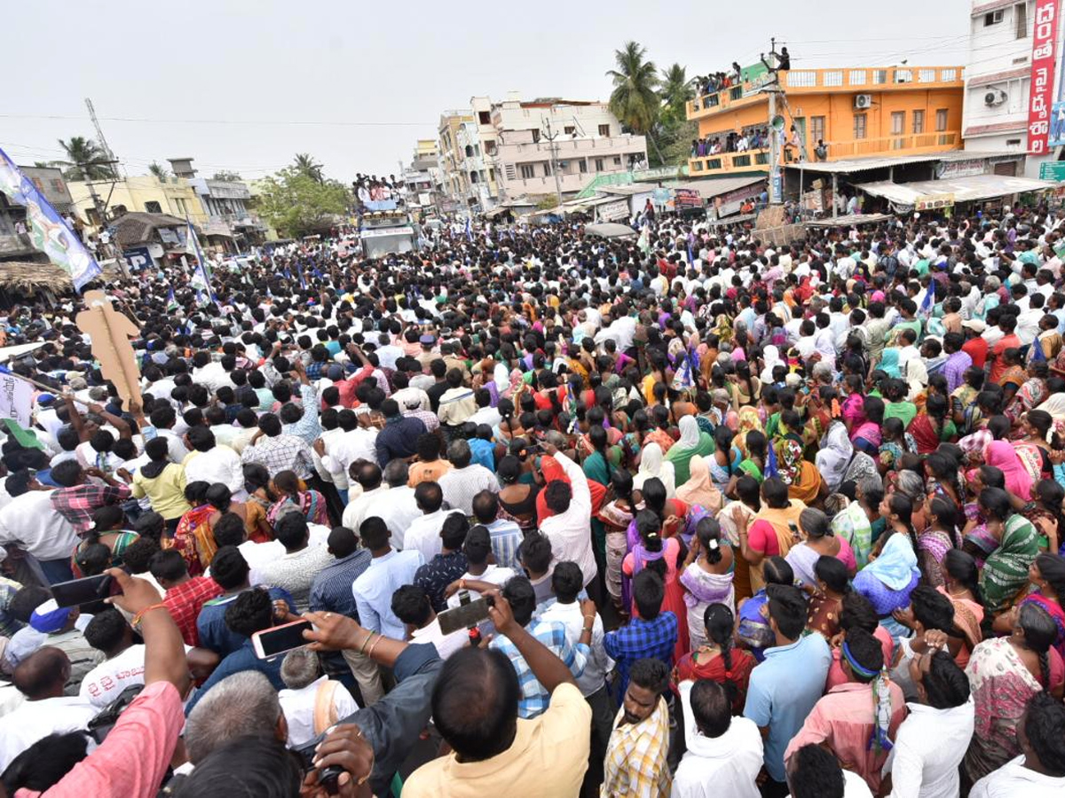 ys sharmila meeting at bapatla Photo Gallery - Sakshi10