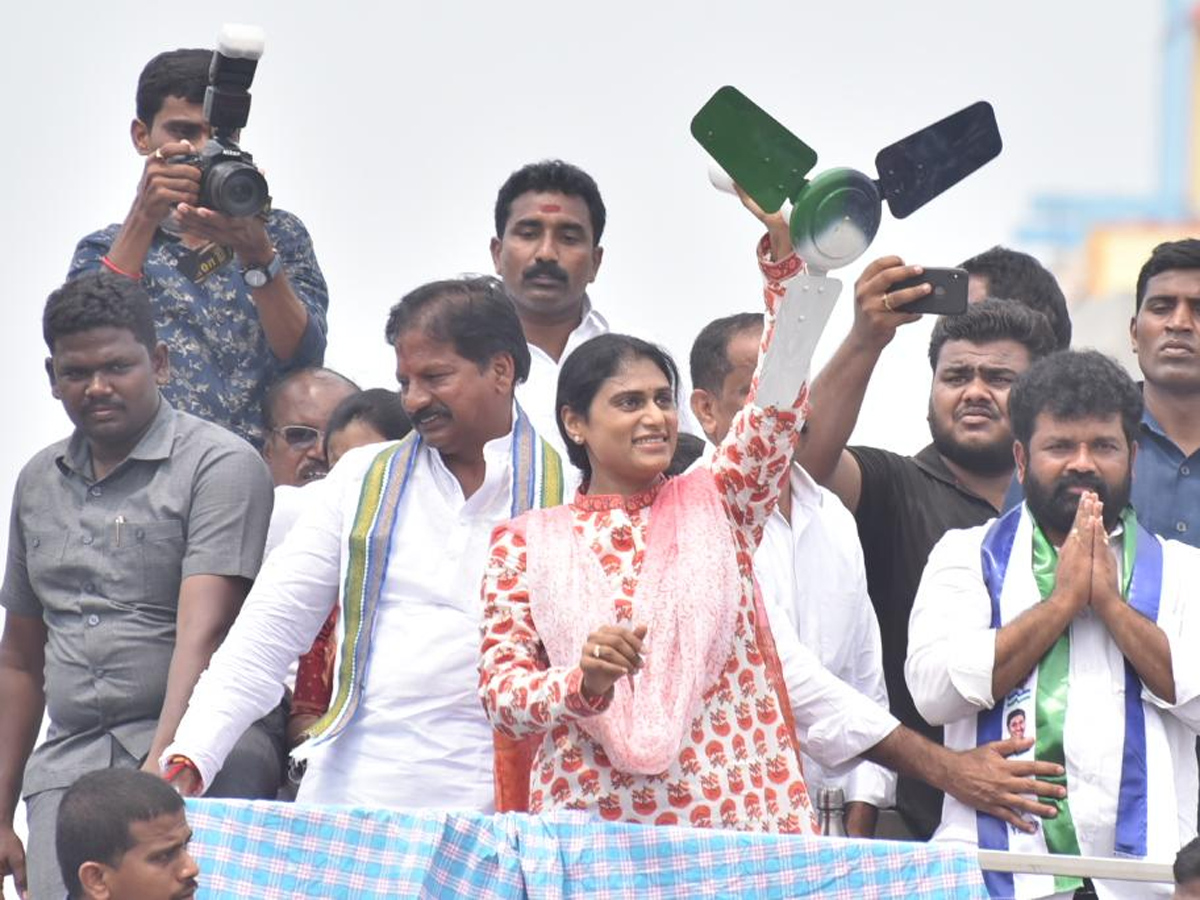 ys sharmila meeting at bapatla Photo Gallery - Sakshi11