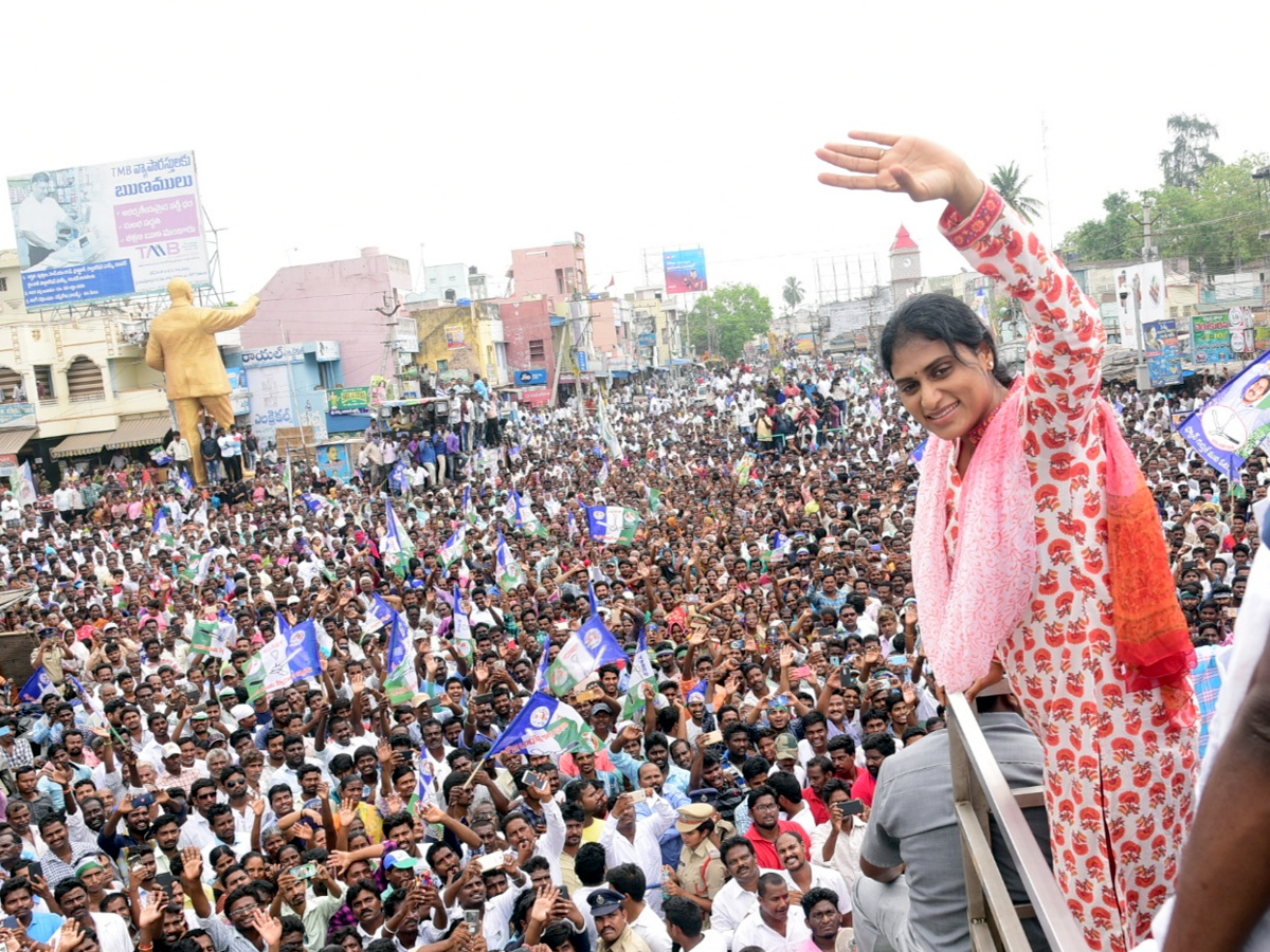 ys sharmila meeting at bapatla Photo Gallery - Sakshi3