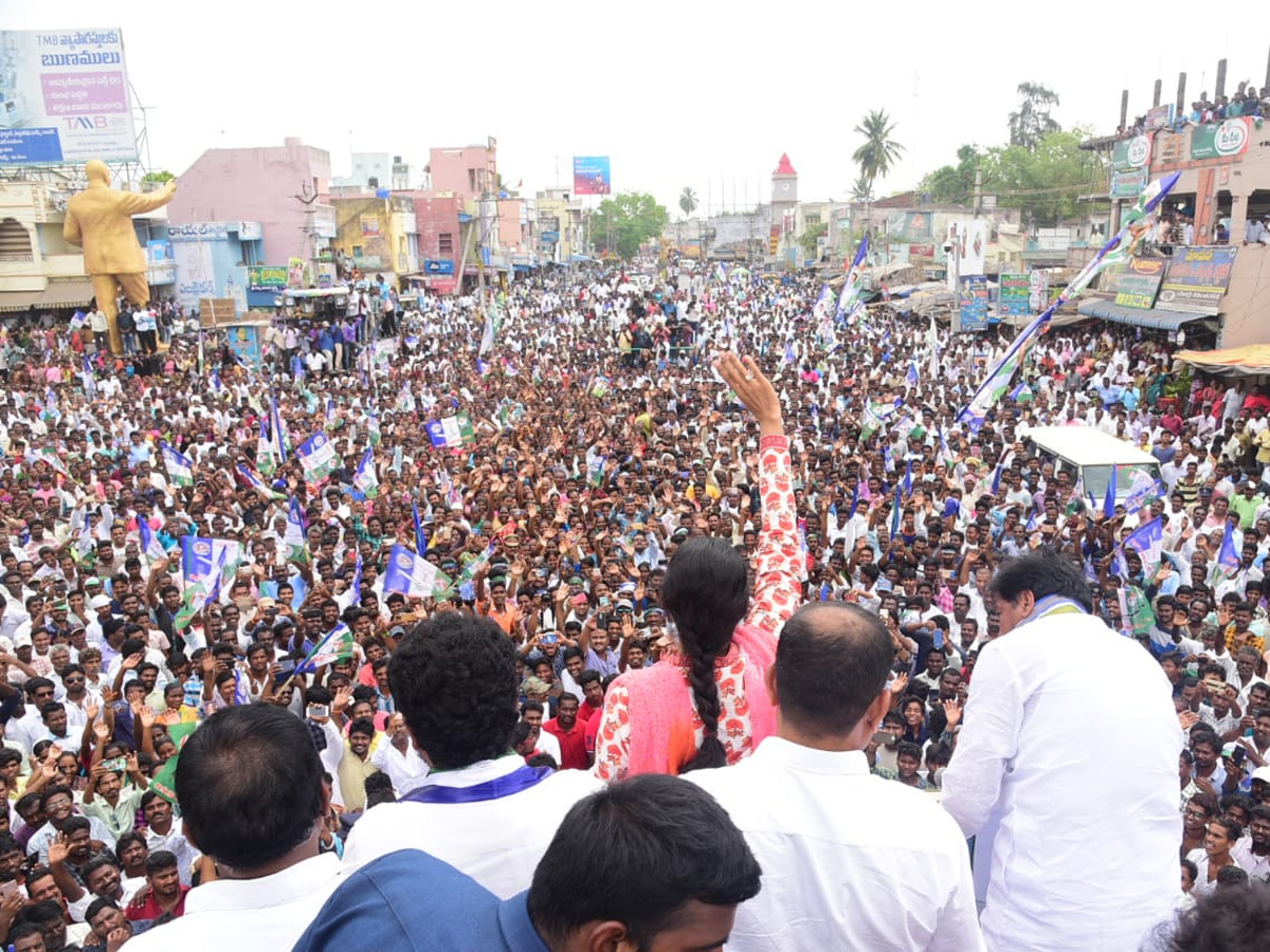 ys sharmila meeting at bapatla Photo Gallery - Sakshi5